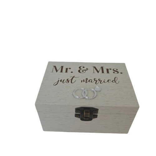 Elegante Ringbox Holz – „Mr. & Mrs.“ Box mit 3D-Ringmotiv