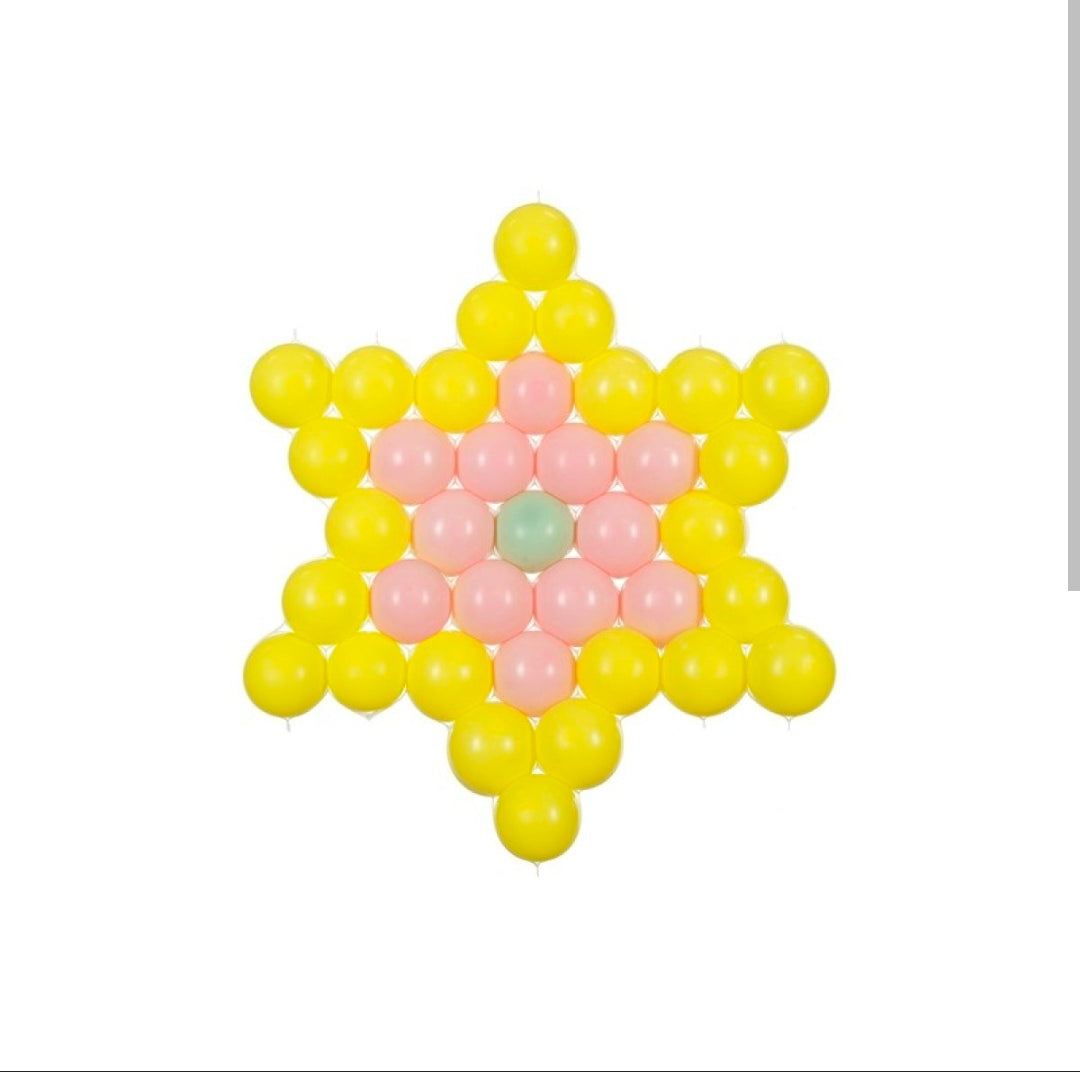 PartyDeco Ballon-Formgitternetz „Star Shape“ inkl. Latexballon